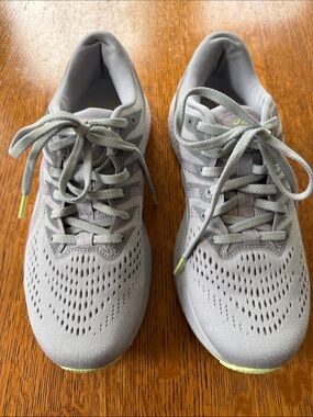 Women’s ASICS Gel Kayano 28 Size 9.5